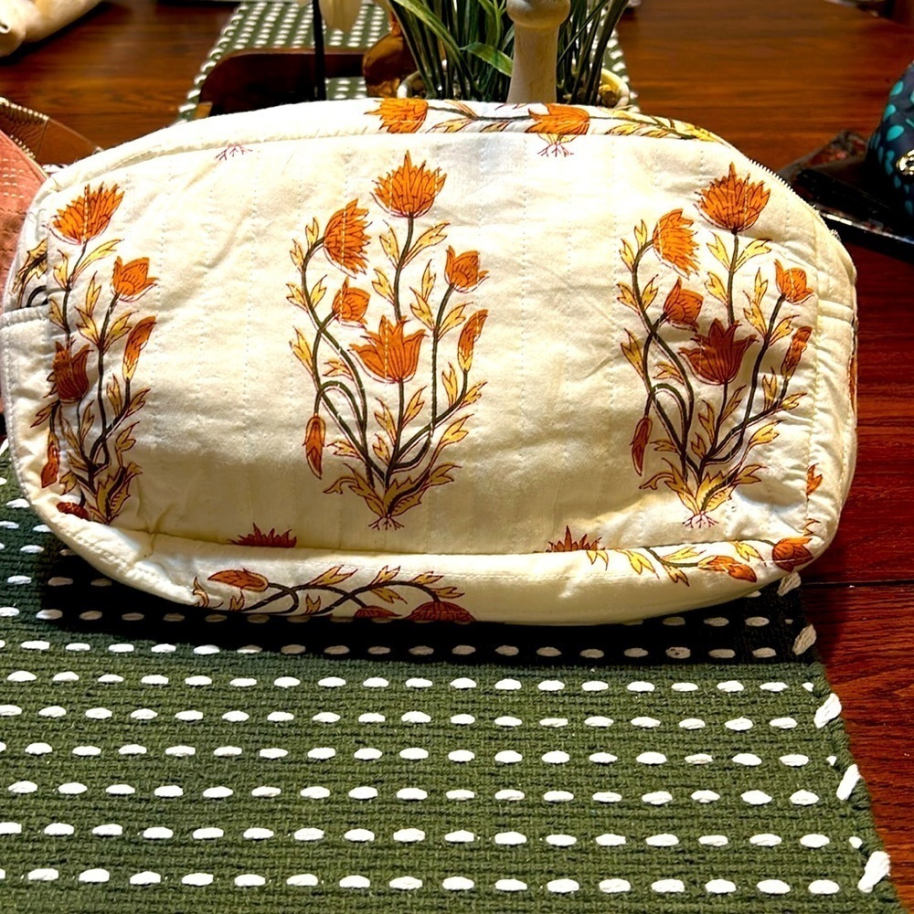💥 2/$10 12”x6.5”x2” quilted rustic cream & rust colored cosmetic bag.